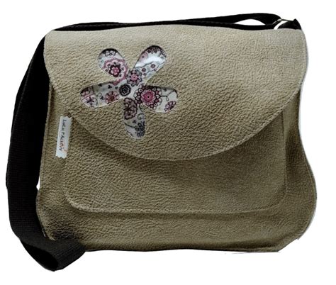 sac faux cuir motif fleur rose
